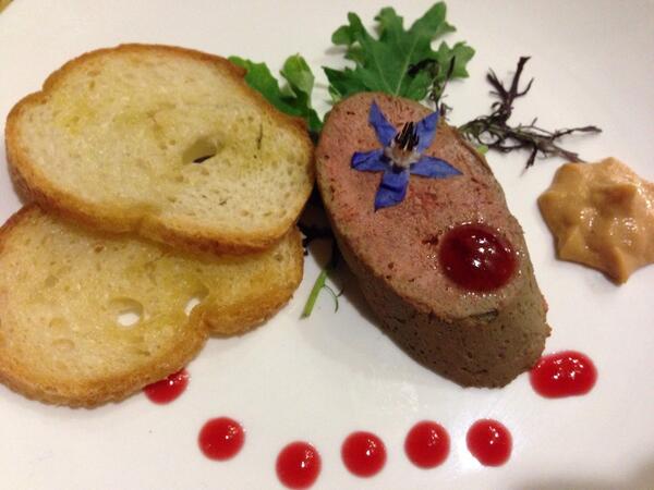 LAdineNclub's tweet photo. Storytellers Dinner w/ @DuodelSolMusic playing Rain w/ @ChefNickBrune first course Chicken Liver Torchon http://t.co/IBTJTfhKnD