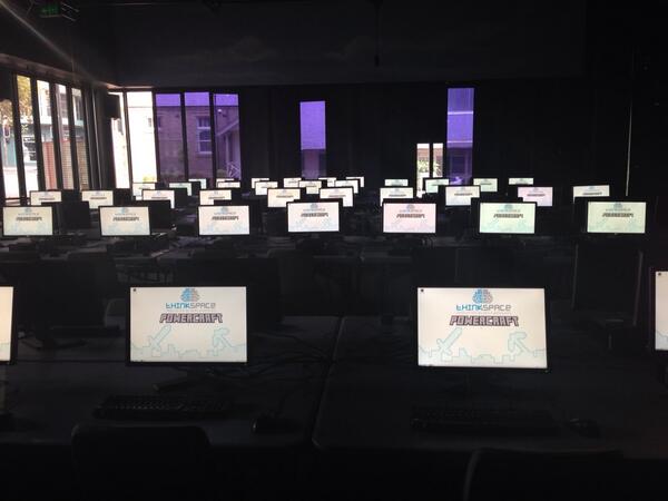 phthinkspace's tweet image. Computers ready for #mc100 #minecraft