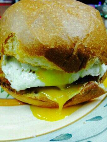 foodpoorn's tweet photo. Hamburger with eggs http://t.co/0rOWc6e0j7