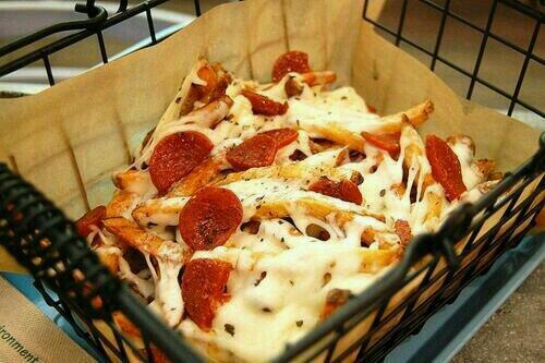 foodpoorn's tweet photo. Pizza fries! Where the hell can I finds those I need them ASAP http://t.co/RcdWYwVzCs
