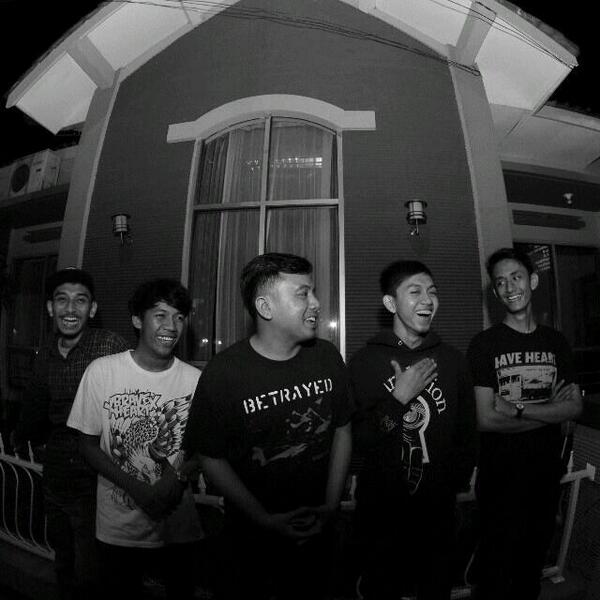 Berkenalan lebih dekat dengan @GravebeholdRCHC dr Bogor | tossterzine.blogspot.com/2014/03/graveb…