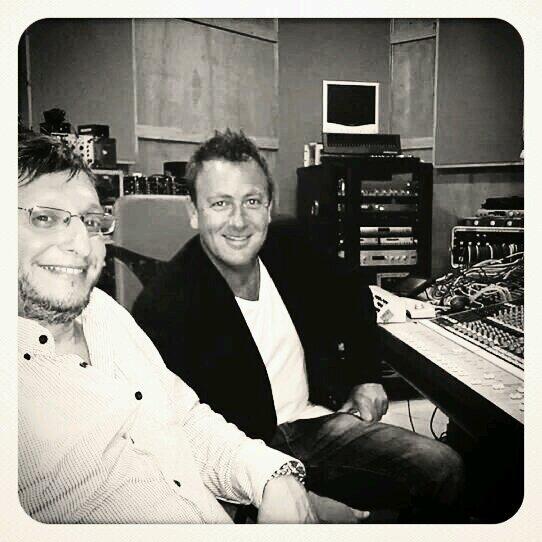 KaZbAhMeDiA's tweet image. See @PorchThoughts porchthoughts.com/2014/03/porch-… Mark visits Yury Kogan&apos;s porch @Black_Pearl_100 #porchthoughts #KaZbAhMeDiA