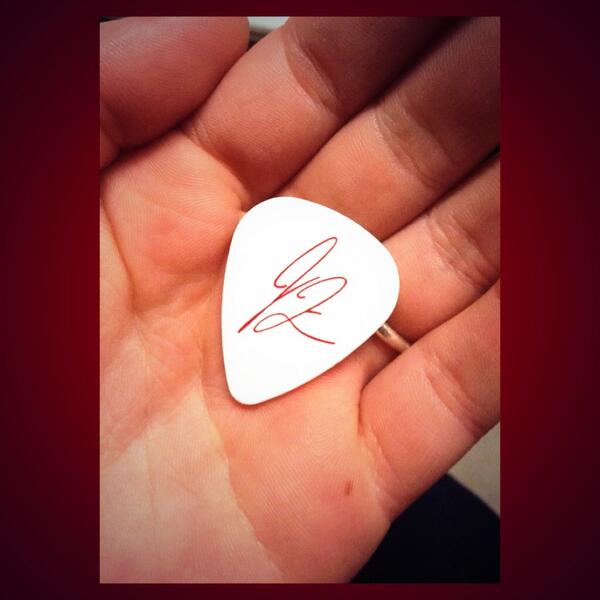 pickingzone's tweet image. Always a nice trophy! RT @callmerianna: @youngfollowill Thanks for the guitar pick, cutie 😉😍 your show was perfect