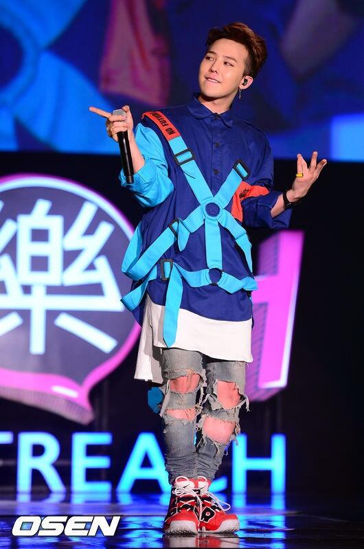 ygent_official's tweet image. #YGLIFENEWS @IBGDRGN G-DRAGON RECEIVES “MOST POPULAR KOREAN &amp;amp; JAPANESE ARTIST AWARD” More @ yg-life.com/archives/29701…