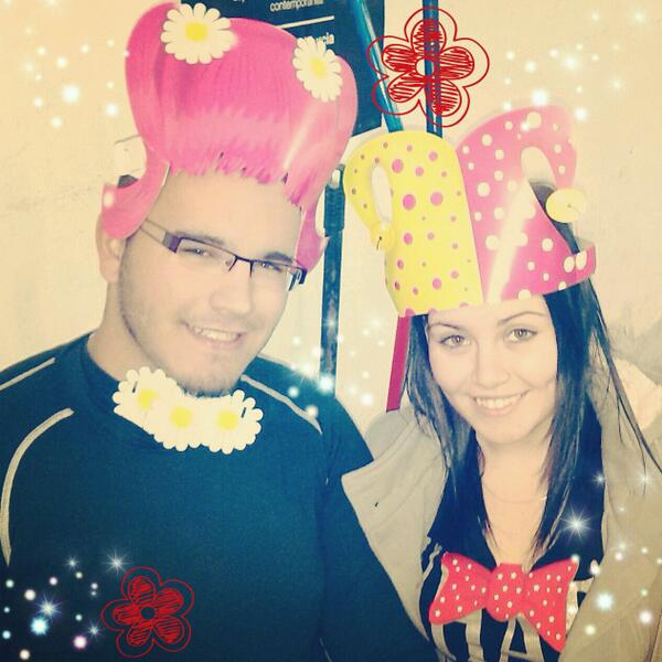 7Albika's tweet photo. @David_25012011 con nuestros gorritoos y 🌸🌸🌸 jaja http://t.co/TnDfhQgvY2