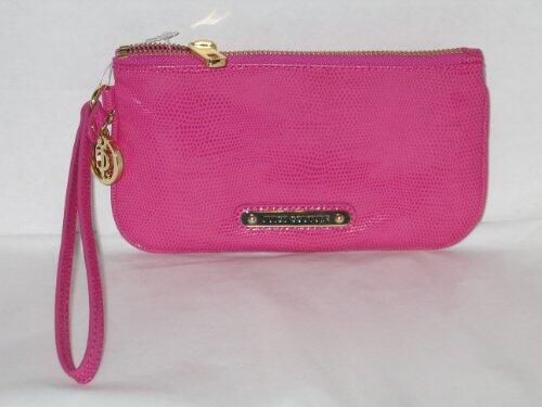 GDesignerBags's tweet photo. Juicy Couture Wristlet Pink Leather -http://t.co/lcfc1bZXUf http://t.co/DMUZ8Avg1Q