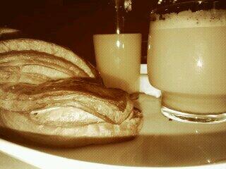celinecg90's tweet photo. A empezar bien el día #Viernes #Desayunazo #Cuquis #Go http://t.co/7zm1HAYxAX