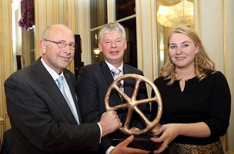 De Verkeersonderneming [@VO_Rotterdam] wint RAI Mobiliteitsprijs Het Gouden RAI Wiel: raivereniging.nl/actueel/nieuws…