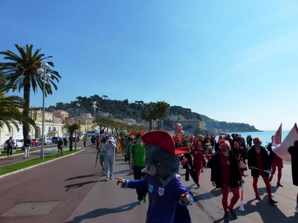 Tribuca's tweet image. A #Nice06, des élèves de polytech venus de toute la France défilent en ce moment sur la Prom&apos; #TIP2014