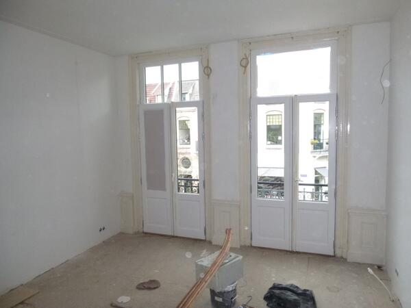 appelmanbouw's tweet photo. Werkzaamheden in renovatiepand hartje Amsterdam vorderen gestaag. Schilder en stukadoor schieten al ook al op. http://t.co/lm0yBuzaYv
