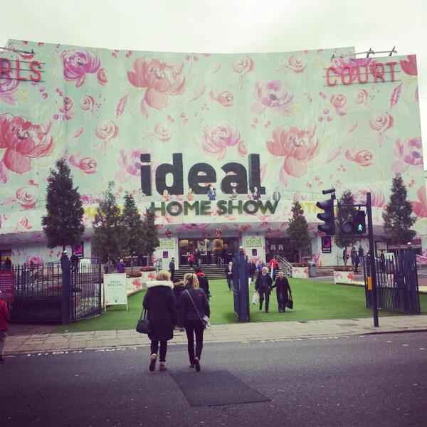Britgeeks's tweet photo. Our client #wallpaperdirect have wallpapered Earls Court for the #idealhomeshow. It's amazing! http://t.co/oAyOChr9xp http://t.co/M0pAJS4dqv