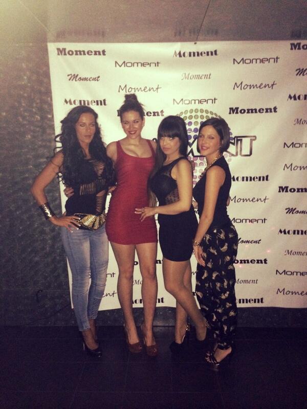 KekaRaa's tweet photo. Pasando una buena noche de bolo con mis niñas @LauraGH12 @teacherVeroo 👯 http://t.co/lTyeRJwJaa