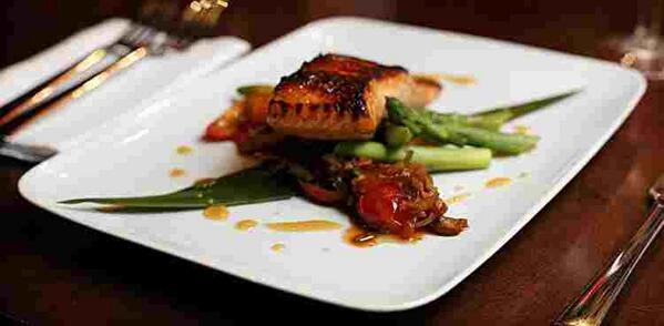 dinedoylestown's tweet image. What's your fav outdoor dining spot in #Doylestown ? @PuckliveDtown @86West @MOMsDoylestown @Freight_House ??