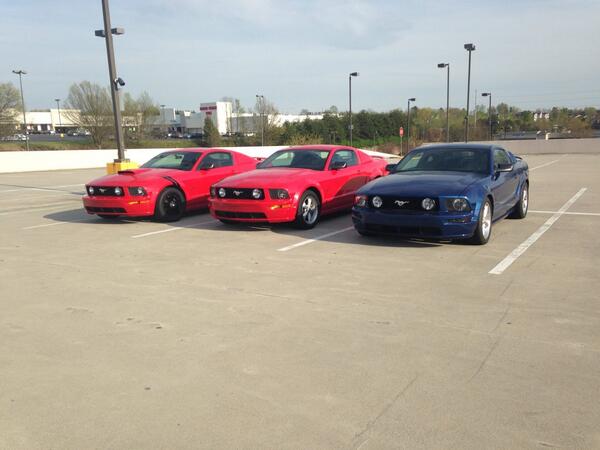 tjerni_'s tweet image. Mustangs parking beside me😏#MustangProblems