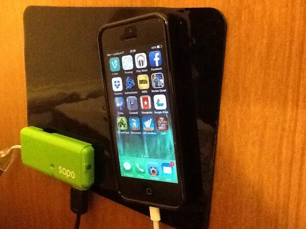 DJ_Link's tweet image. Already found use for #codebits sticky pad