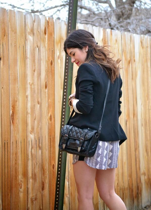 CHICTALK_CH's tweet photo. There is a new outfit post on the blog! Don't miss it. http://t.co/vxYD1x0CIO http://t.co/G6uXMZdEij