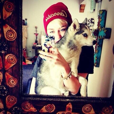 RealFloydCyrus's tweet photo. #FF #FloydFriday ❤️ http://t.co/08mk2iJ6xx