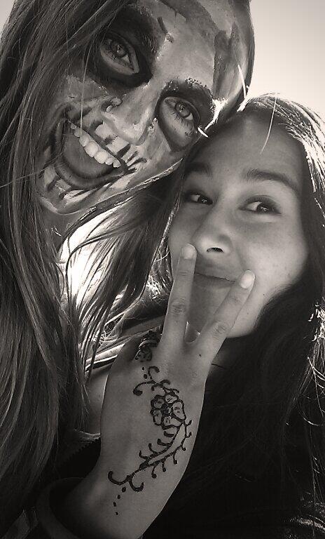 pfeiffer1998's tweet photo. Nothing wrong with free face paint and henna ;) http://t.co/NKURhLGUMS