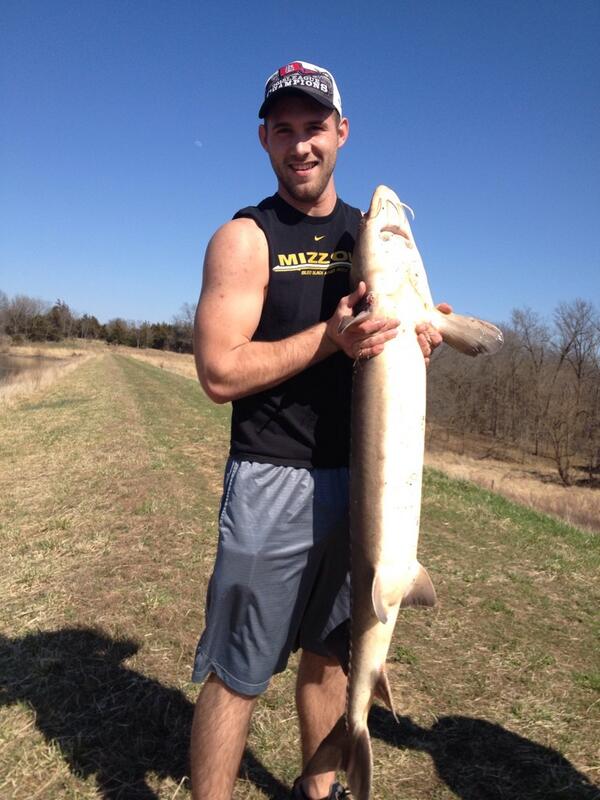 Eric_Myers3's tweet photo. Caught me a lake sturgeon with @DClizer and @Tyler_Schulte today boys #waterdinosaur http://t.co/6dEAxNTuLp