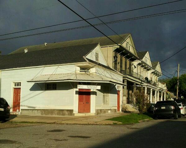 Pontchartrain's tweet photo. Golden hour post-storm yesterday, Mid-City. #midcitizen http://t.co/2zITqsyy8V