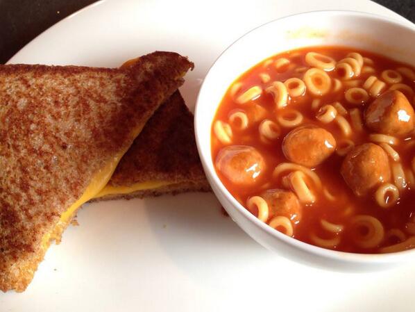 SpaghettiOs on Twitter: "What goes with SpaghettiOs & Meatballs better than grilled cheese? http://t.co/4C0R9M6Hlj" / Twitter