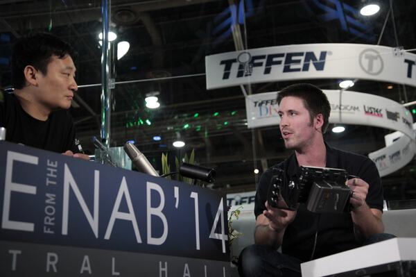 Teradek's tweet image. Awesome! @SmallHD w/#DirectorMonitor hand grips! We'll pair w/our #DP7 and put a @Teradek #Bolt on it. @Anton_Bauer