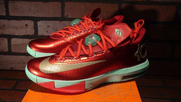 CustomNike tweet picture
