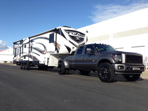 EdgeProducts's tweet photo. #EdgeFanFeature Brian George an his #Powerstroke Tuned By Edge pulling a 40 foot Toy Hauler! http://t.co/ENmoP68l25