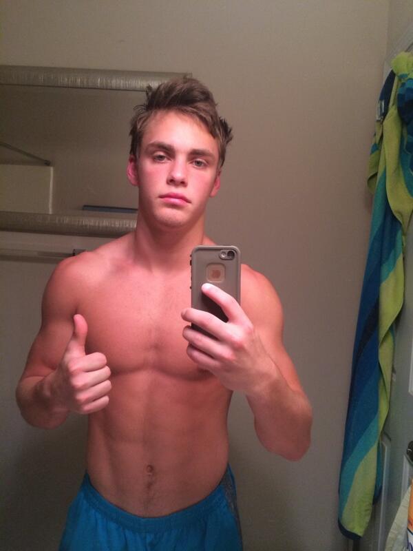 easley_shawn's tweet photo. “@BaileyPayne6: Looking hella dead😵 http://t.co/1RYw96m5wx”😳😍😭😘😛😱🙈🙊