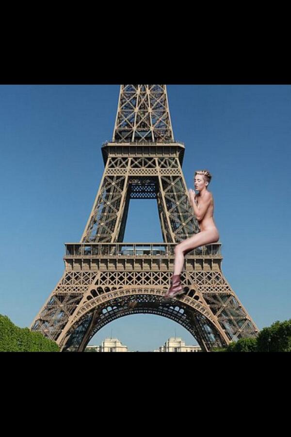 OhThatMiley42's tweet photo. Miley! What are you doing up there!? #MileyCyrus #WreckingBall http://t.co/Mg5R0d65GP