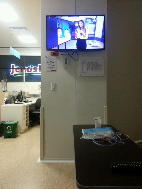 Aquí en el hospital con mi papa. Fans de chente y miriam. Viendo yo me llamo