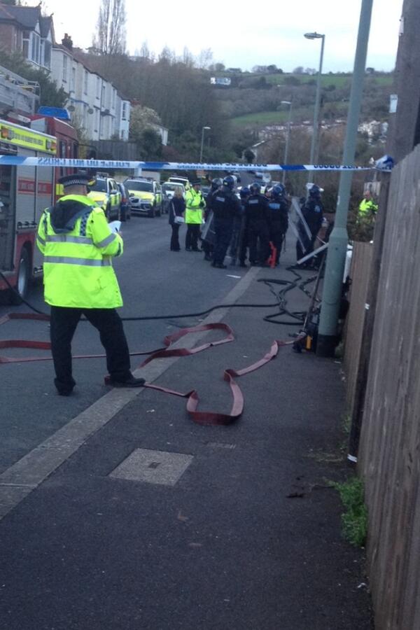 Awsomecharle's tweet image. Shits going down in my town a mad man with a samurai sword and armed Poilce woo