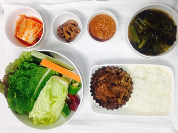 [2014-1차 아시아나 기내식 체험단] 기내식 체험단을 위한 점심식사는 비지니스클래스 승객들에게 제공하는 것과 동일한 불고기영양쌈밥이랍니다.^^
