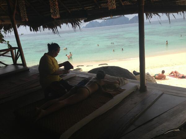 lourdess89's tweet photo. Paradise!  #thailand #massage #kohphiphi http://t.co/J6GQ0CYmJR