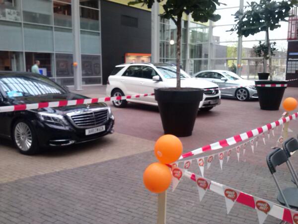 gio35george's tweet photo. Sectordirecteuren ontvangen nieuwe dienstauto @DeltionCollege. http://t.co/g7Mrc6wD2g