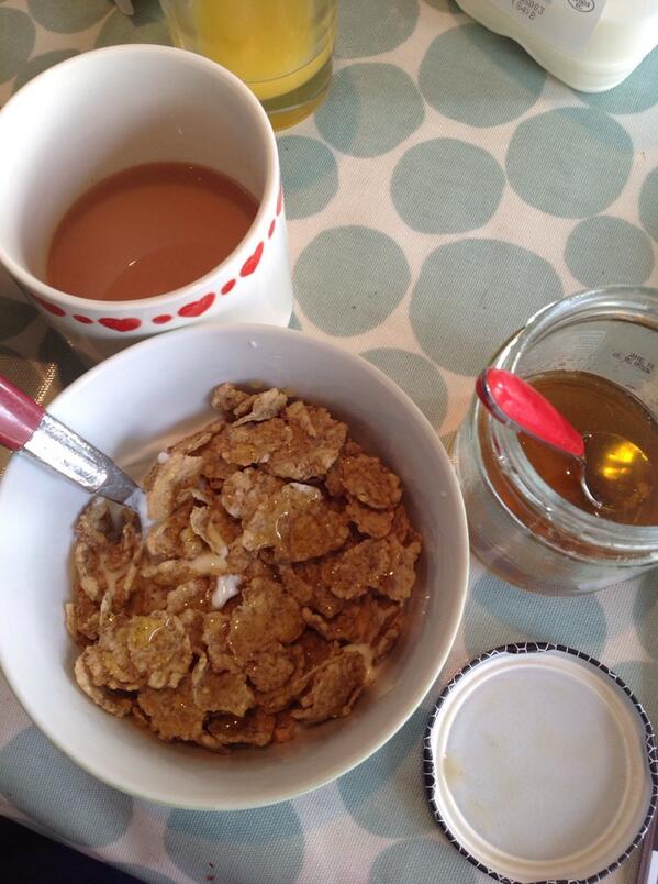 Zephwa's tweet photo. @Lucy_Barrettt this breakyy reminds me of you #7.25 http://t.co/RAU2dDHVHx