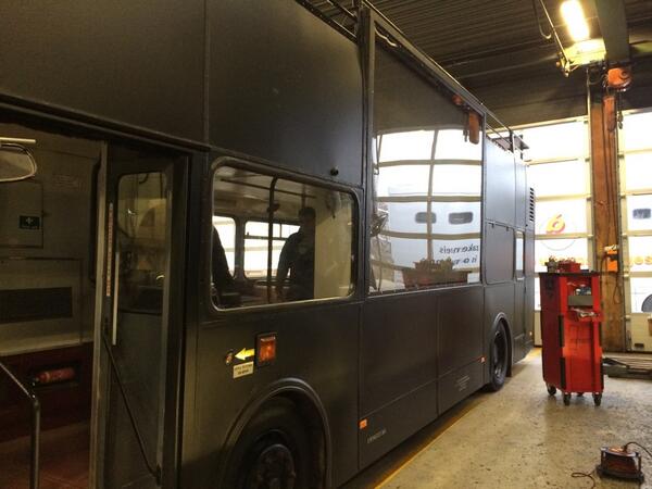 sandermikkers's tweet photo. @Doutzen @HARDWELL en wie heeft die bus gemaakt 😌 http://t.co/IJLToqit58