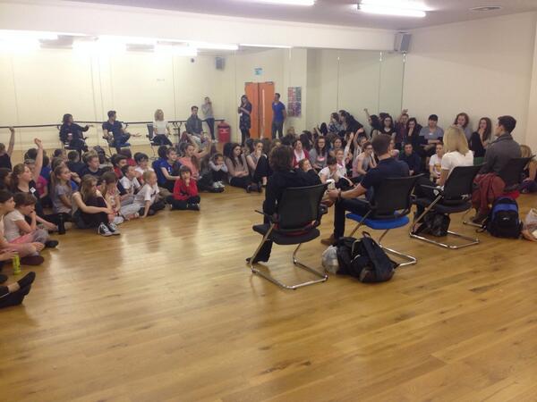 Some of the cast members from the 'Cats' tour chatting to this years @WestEndEx Norwich cast. #WestEndExperience