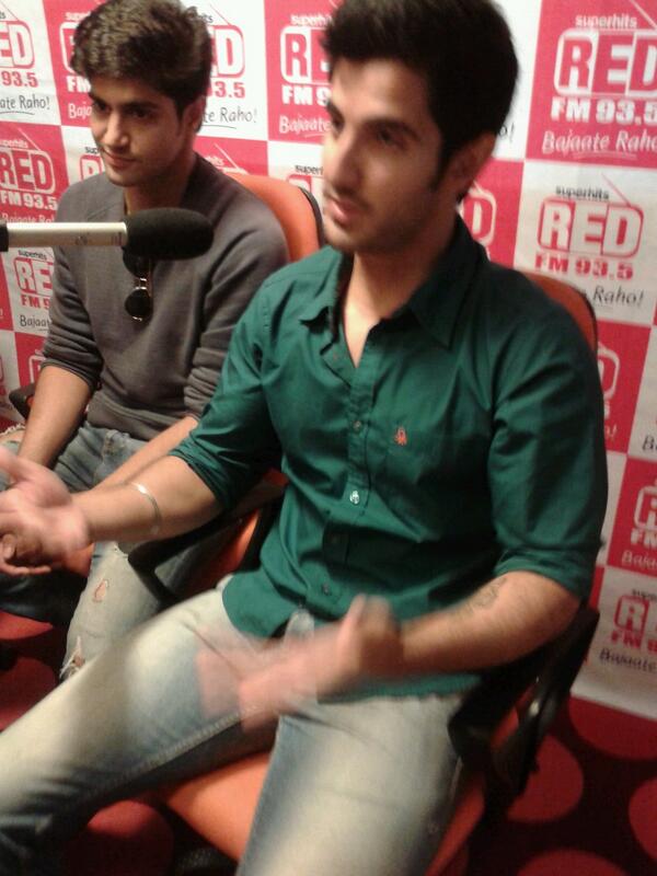 PuraniJeansFilm's tweet photo. The taekwondo champ @AdityaSeal5 talking about the training he gave to the Force One commandos! @MissMalini http://t.co/u4z8pMEKhV