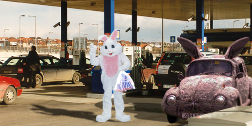 Tesco's tweet image. Saw this guy topping up the other day. He know&apos;s what he&apos;s doing #FuelSave