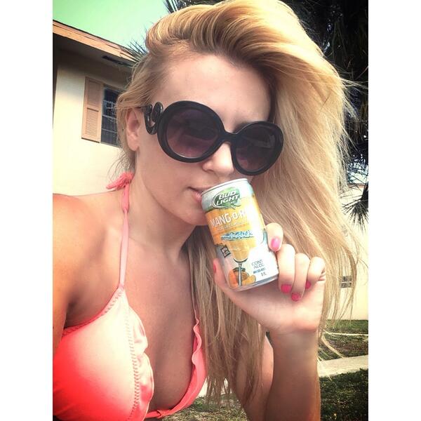 aggimojta's tweet photo. #Yummy mango #ButFirstLetMeTakeASelfie #HotPicatNoon #HottieOfTheWeek #selfieontherun #HIMHottie #amazingviews #love http://t.co/GXJWmKLafj