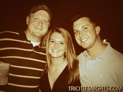 AlexBoyd211's tweet photo. #oldroomies #tbt @joeyhood1 @KeelyHamm http://t.co/Jv3iK44aZv