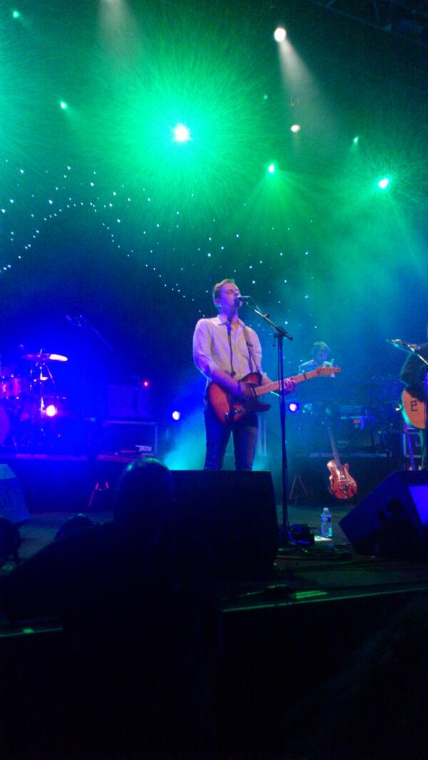 Concert de #girlsinhawaii #lille #aeronef : j'ai adoré les éclairages <3