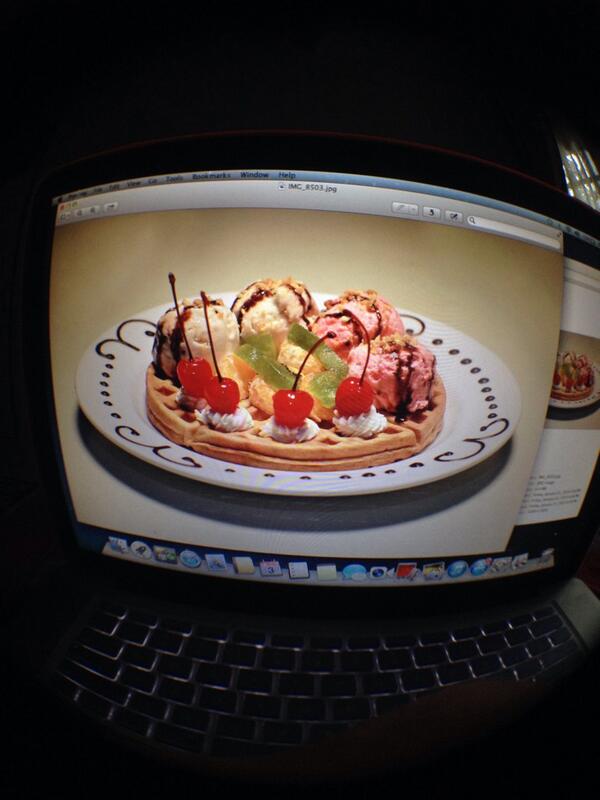 manis kalo duadua an di 15kitchen sambil suap suapan waffel bagi yang punya pacar hohoho....