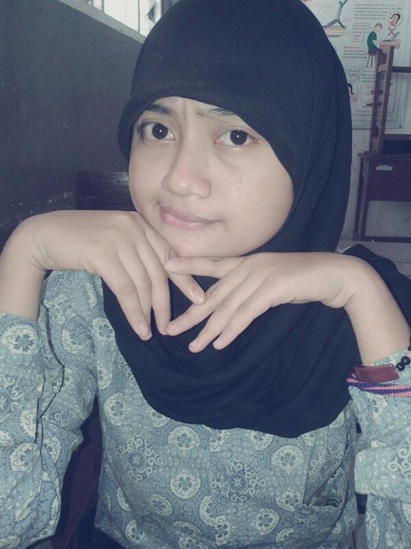 mabull1111's tweet photo. berkerudung:;)#disekolah http://t.co/mRItrYyy7a