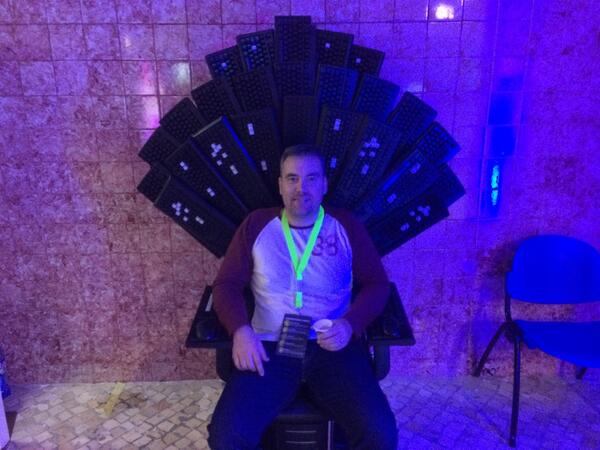 nelsonrmc's tweet image. @pontocom no trono! #codebits2014 #codebits #GameOfThrones