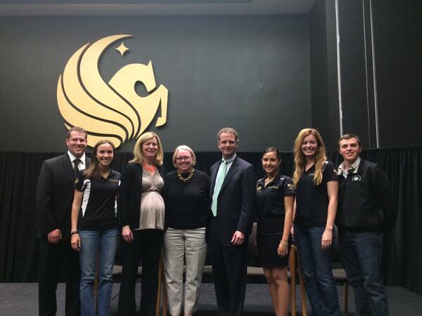 VUCF_Director's tweet photo. We loved having Sharon Love, founder of @JoinOneLove, come to #UCF. #OneLoveLite: http://t.co/2UYJ5R9IMw http://t.co/g6rLtH0FRd