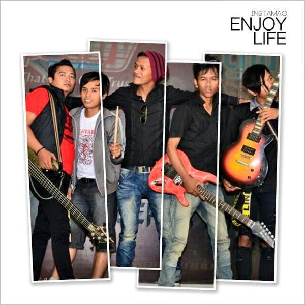 klunuk's tweet photo. SK-ONE band http://t.co/SqxEHHJVOA