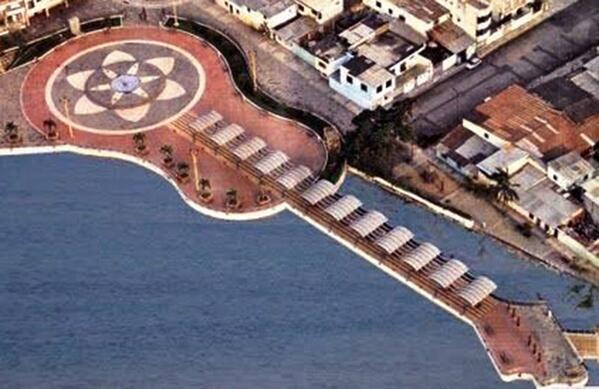 cascadeguitars's tweet photo. Plaza de la Musica, Guayaquil, Ecuador !! http://t.co/laousExvRT