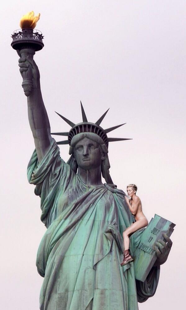 OhThatMiley42's tweet photo. Classic Miley. Livin' free on Lady Liberty! http://t.co/AGvk7Lu5fv